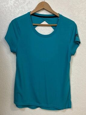 Adidas Active Short Sleeve Athletic pickle ball, yoga or workout, Size Medium